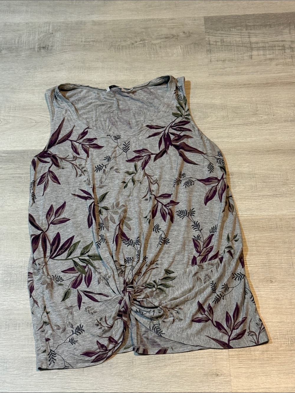 Reitmans Gray Floral Knot-Front Tank with Purple and Olive Leaves
